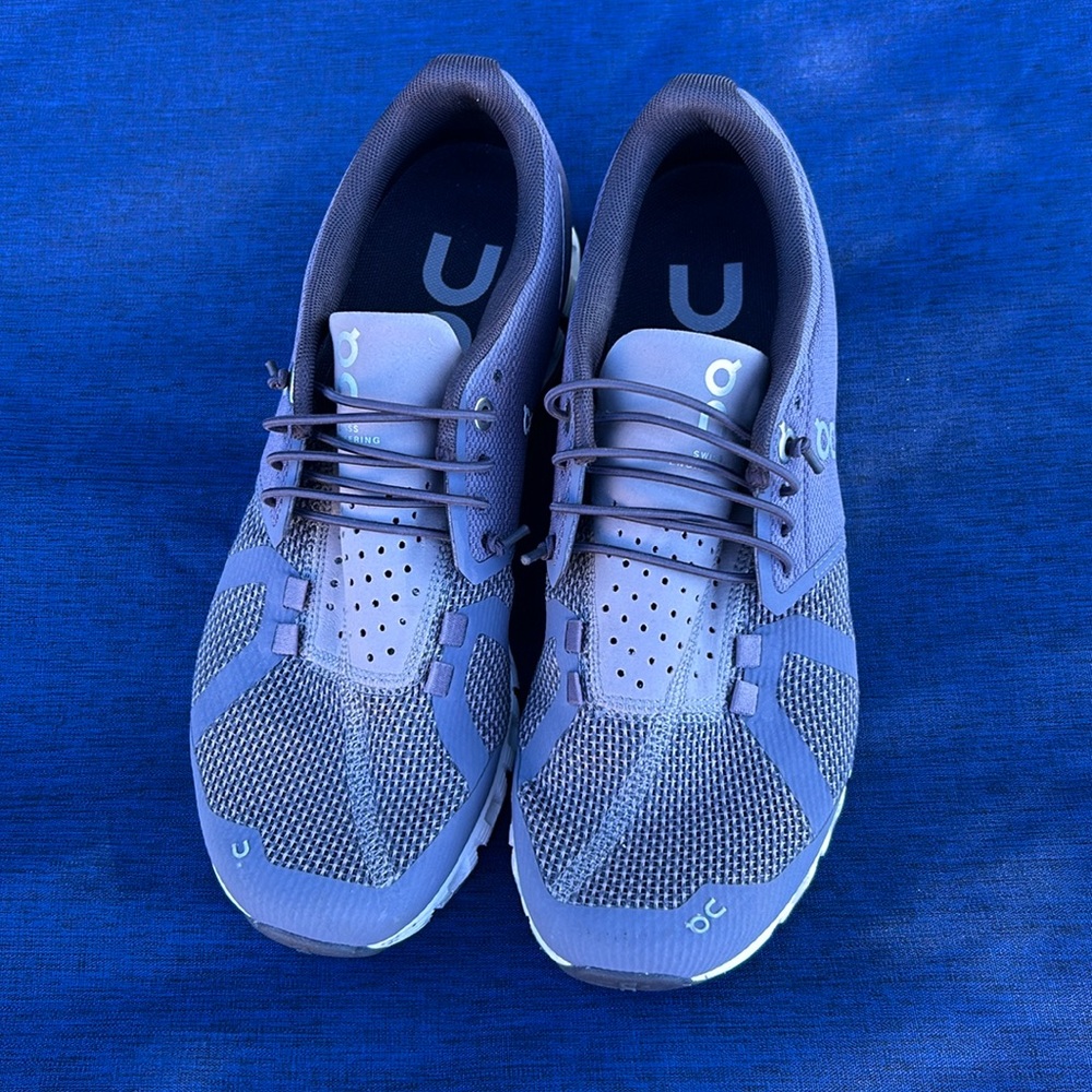 On Cloud Womens Swiss Engineering Cloud 5 purple Running Shoes Sneakers Size 7.5